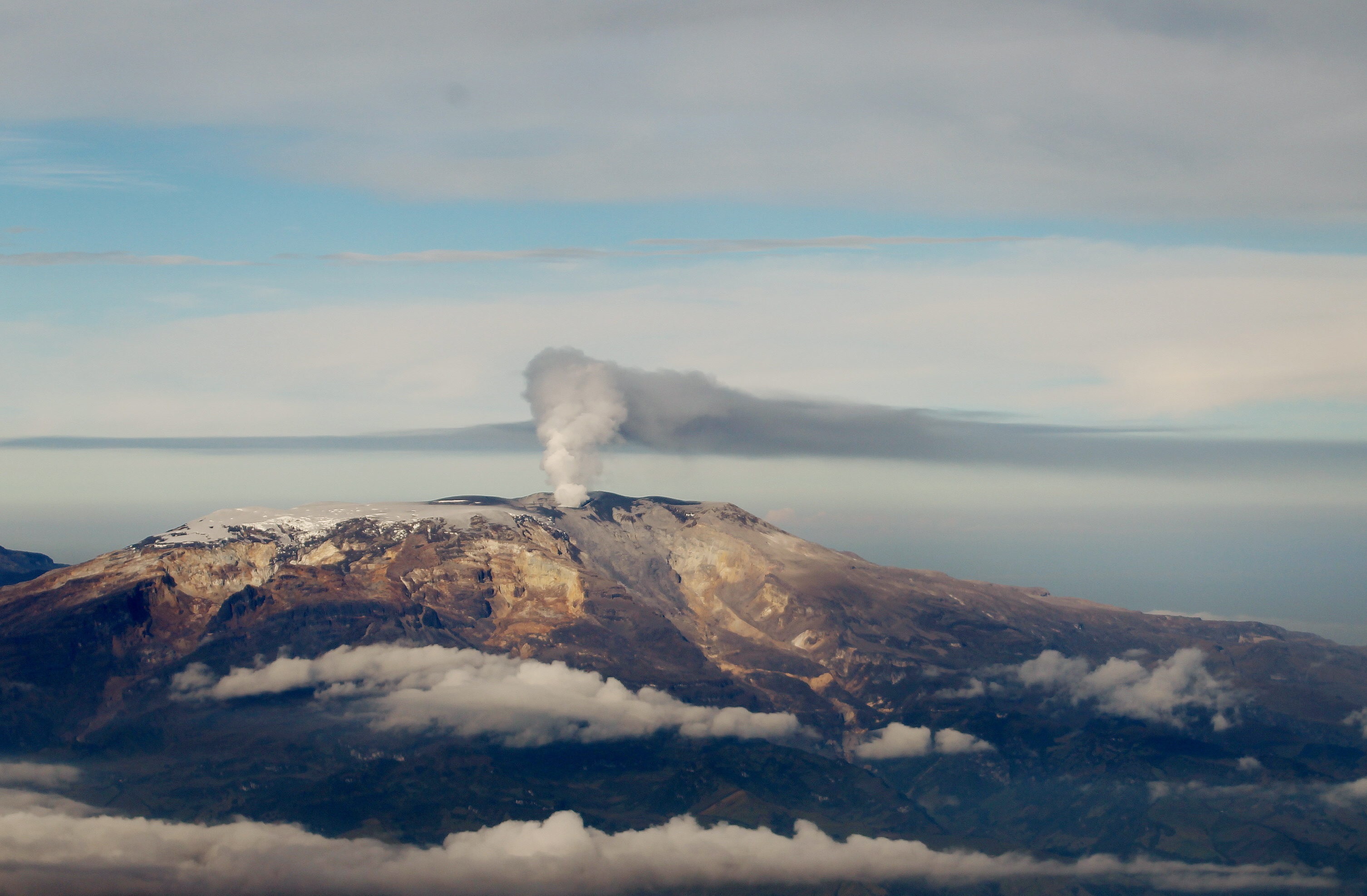 Decretan alerta naranja por erupción probable en días o semanas del