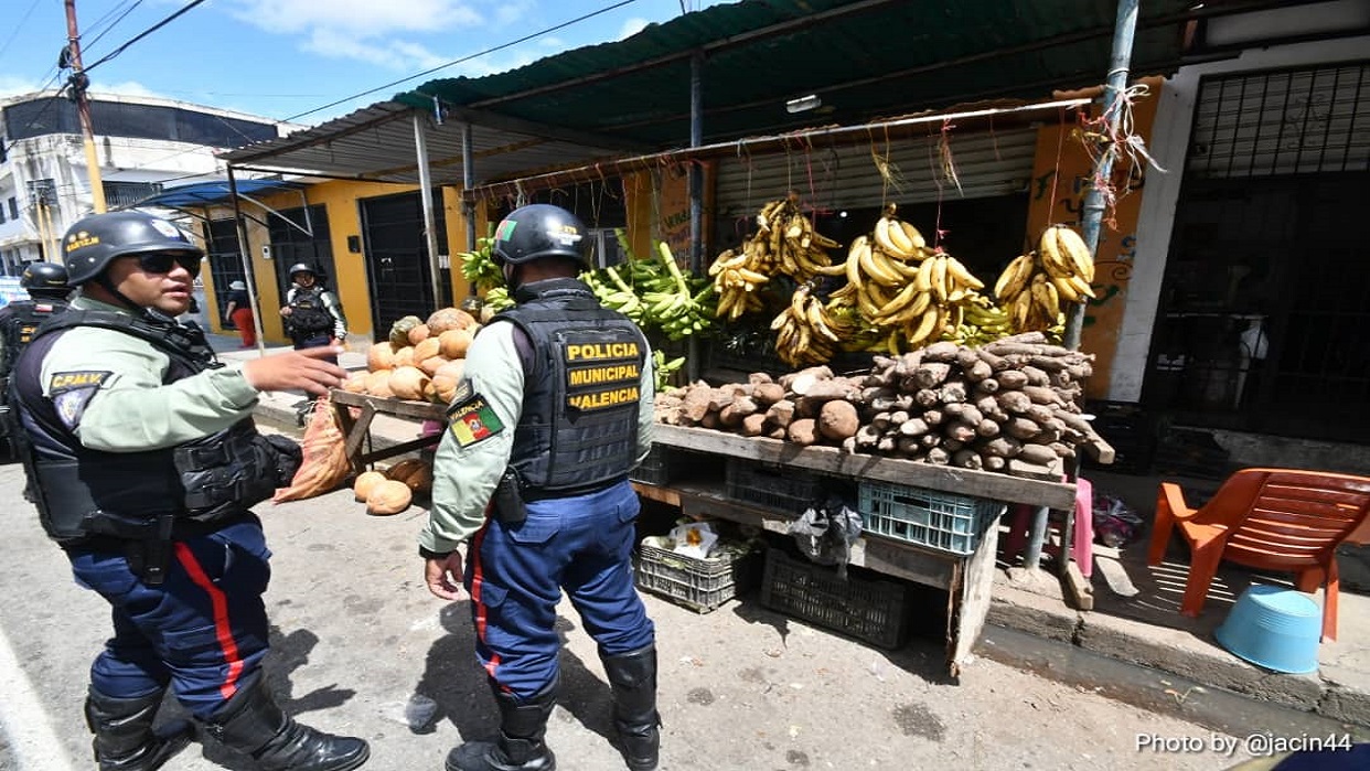 Exhortan A Comerciantes Y Buhoneros De Bella Florida Cumplir Con La