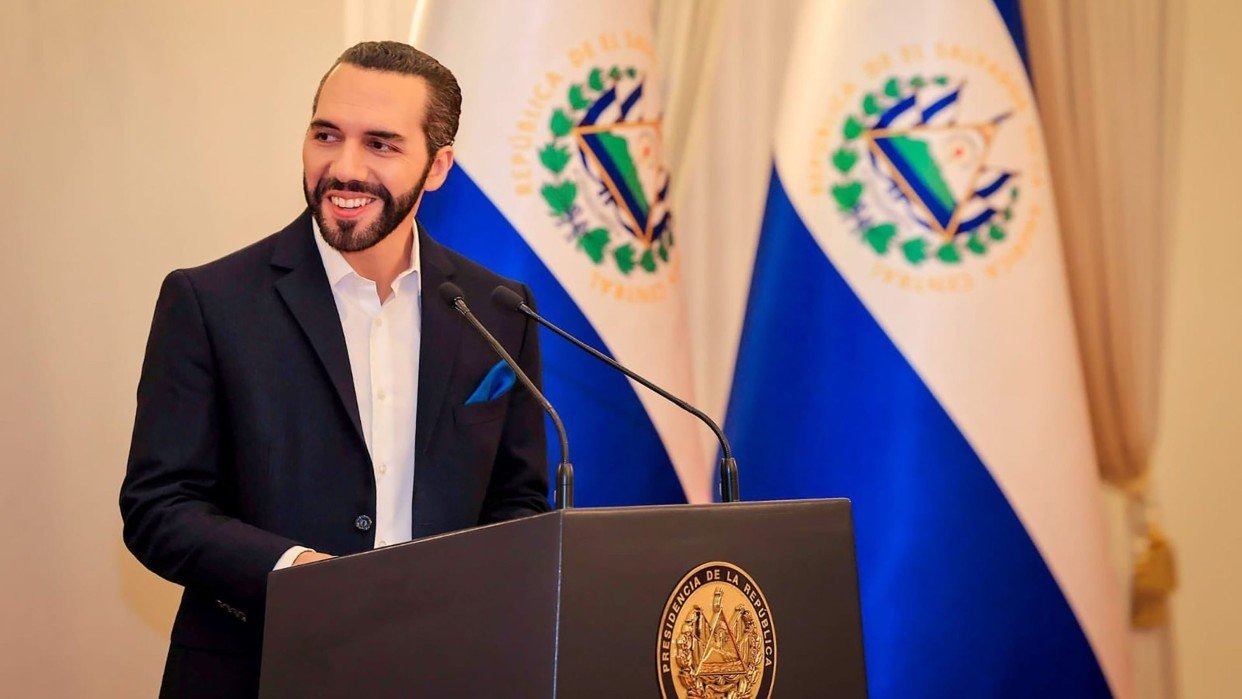 El Salvador ofrece 5 000 pasaportes y exención fiscal a profesionales