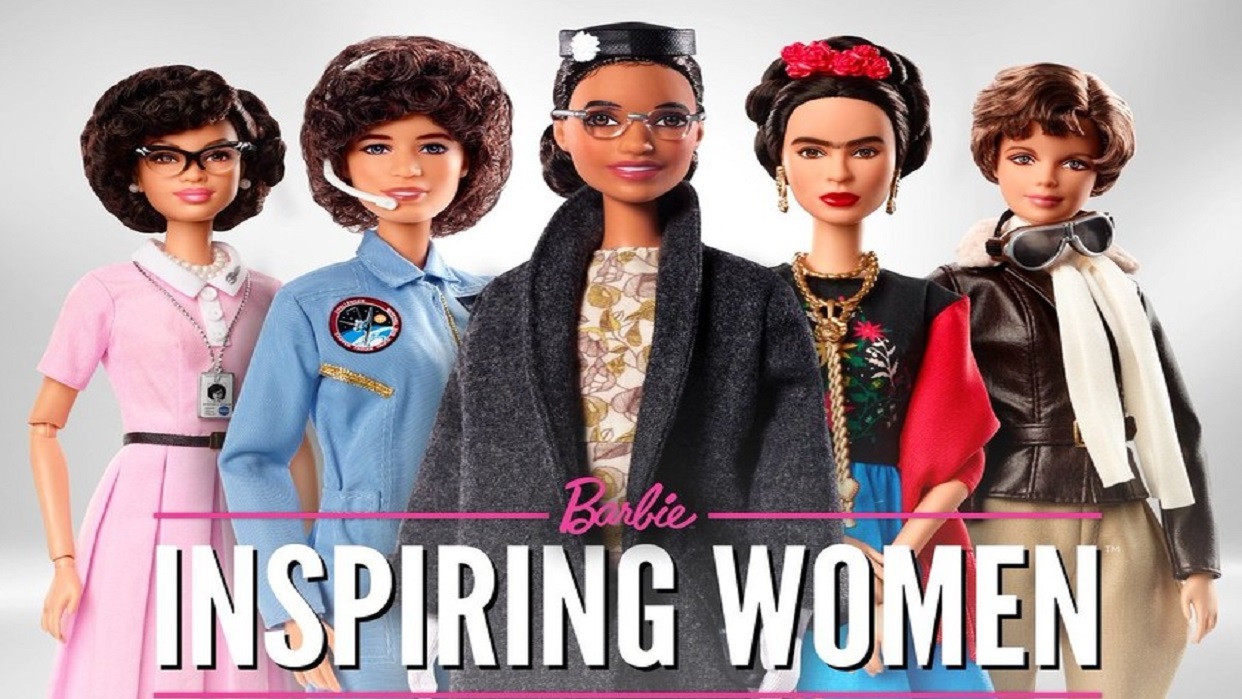Barbie Juego De Regalo De Equipo De Campaña Con Cuatro Muñecas De 12  Pulgadas (1 Rubia, Morena) Y Accesorios Específicos De La Campaña Para |  