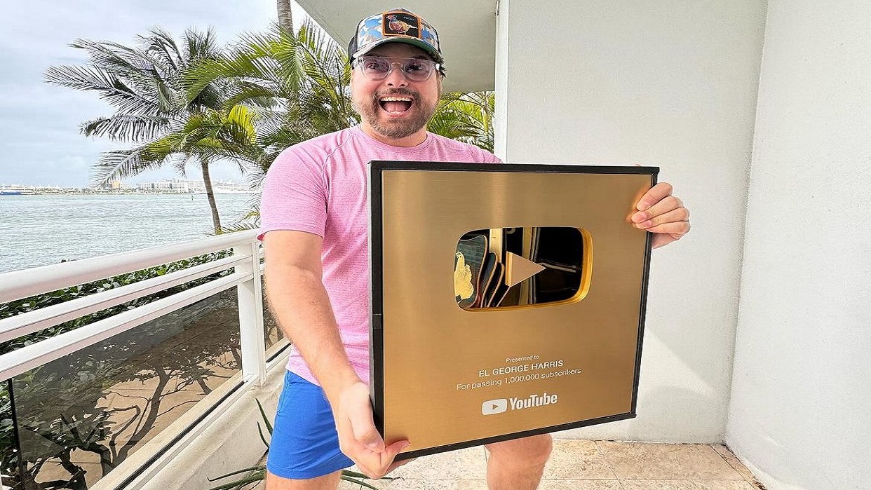 George Harris Recibe La Placa De Oro Por Alcanzar Un Millón De Suscriptores En Youtube 7978