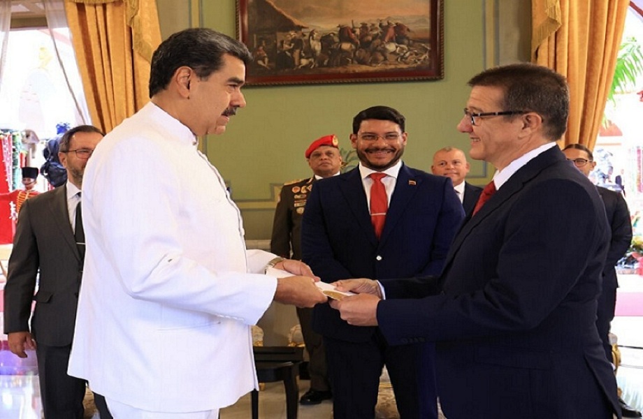 Presidente Maduro recibe cartas credenciales del nuevo embajador de la República de Cuba