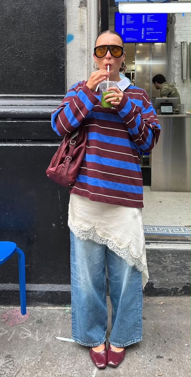 El fenómeno de llevar faldas sobre pantalones