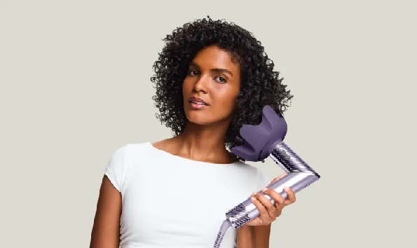 La revolución del rizo: tecnología y técnica se unen para redefinir la belleza capilar sin complicaciones